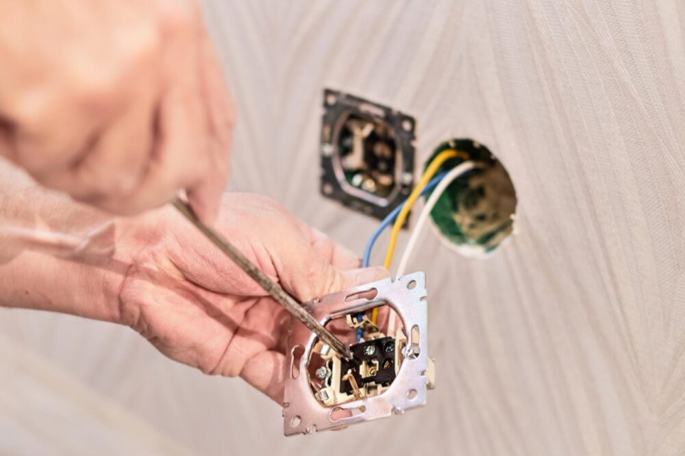 Prises ou interrupteurs défectueux